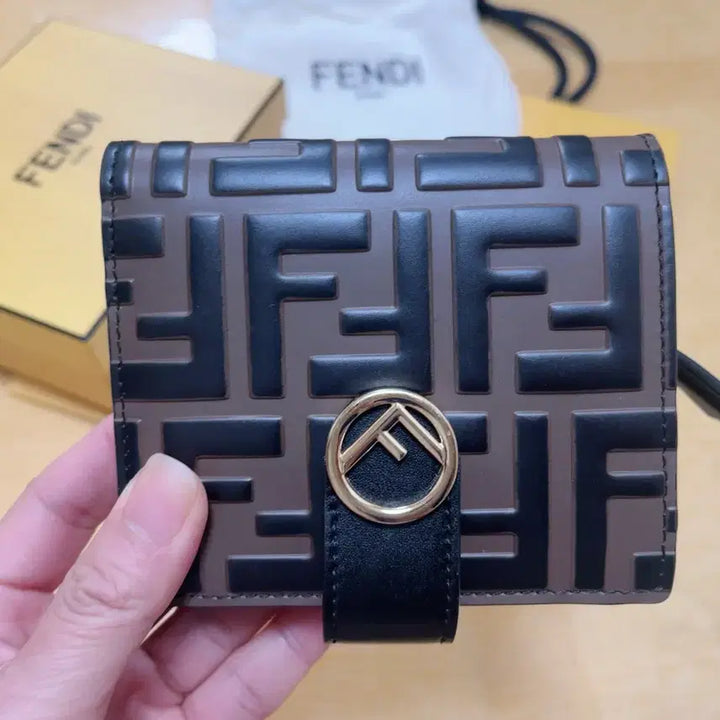 [BUNJANG] Fendi Logo Snap Leather Bifold Wallet / 정품 ) 펜디 로고 똑딱이 가죽 반지갑