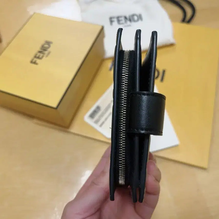 [BUNJANG] Fendi Logo Snap Leather Bifold Wallet / 정품 ) 펜디 로고 똑딱이 가죽 반지갑