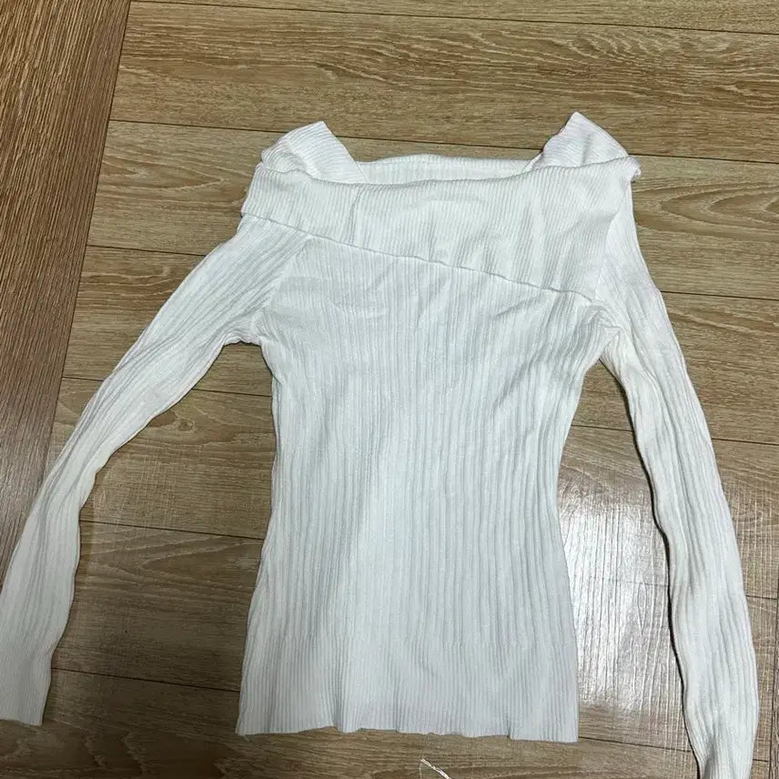 [BUNJANG] Ivory Ribbed Off-Shoulder Long Sleeve T-shirt / 아이보리 골지 오프숄더 긴팔 티셔츠