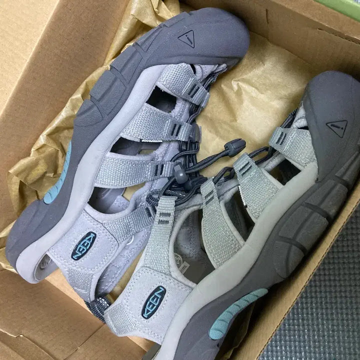 [BUNJANG] Keen Newport H2 Grey Smoke Blue Sandals / 킨 뉴포트H2 t샌들