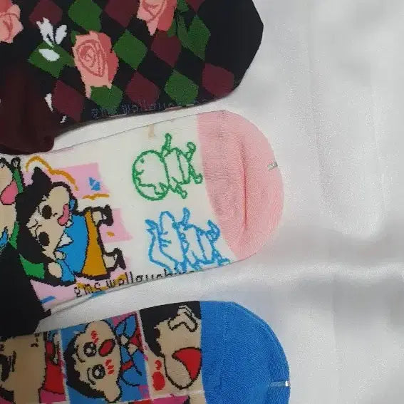 [BUNJANG] Character Socks / 개당가격이예요~ 와인색 핑크 블루 귀여운 캐릭터 양말
