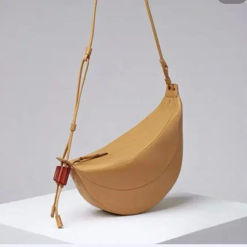 [BUNJANG] Archivepke Large Signature Pling Bag / 아카이브앱크  라지 시그니처 플링백 3웨이백