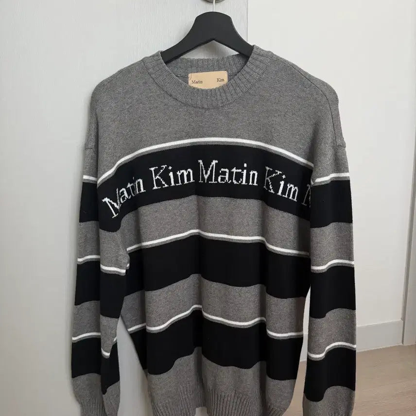 [SOLD OUT] 마뗑킴 마뗑 스트라이프 니트 풀오버 그레이 Free