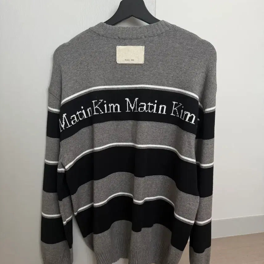 [SOLD OUT] 마뗑킴 마뗑 스트라이프 니트 풀오버 그레이 Free