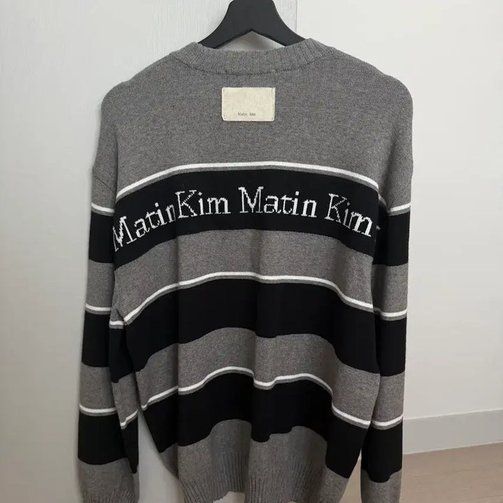 [SOLD OUT] 마뗑킴 마뗑 스트라이프 니트 풀오버 그레이 Free