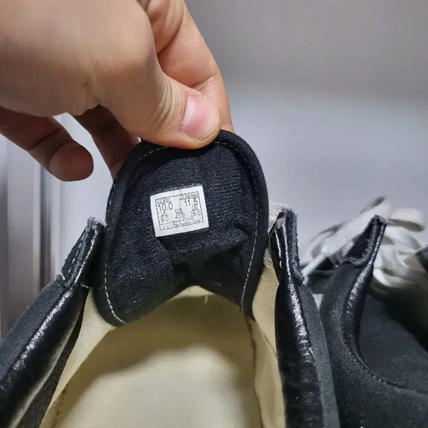 [BUNJANG] Vans Old Skool Black Sneakers (Size 280) / 반스 올드스쿨 블랙 스니커즈 280