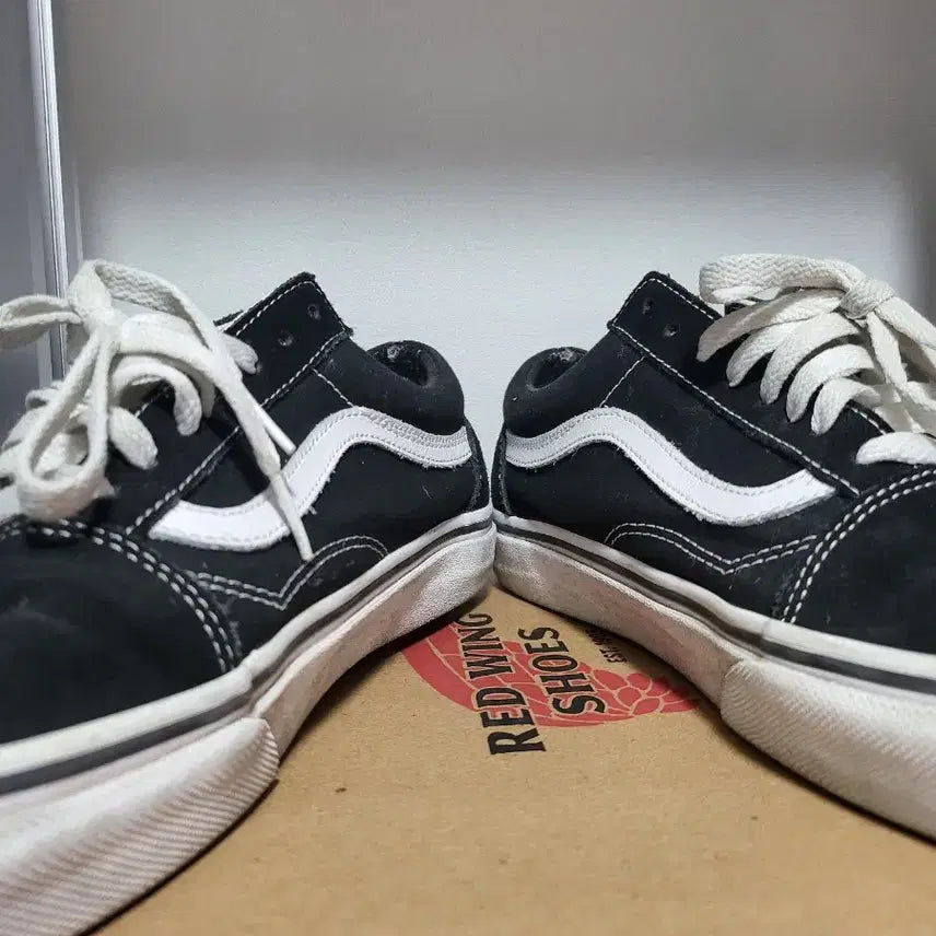 [BUNJANG] Vans Old Skool Black Sneakers (Size 280) / 반스 올드스쿨 블랙 스니커즈 280