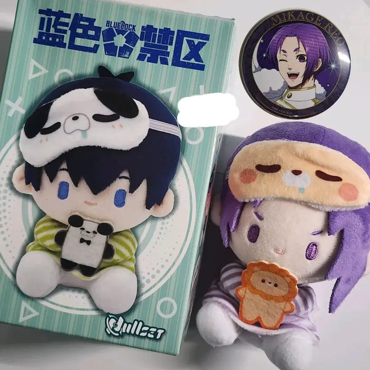 [BUNJANG] Blue Lock Leo Pajama Plush Doll + Can Badge Bundle / (할인중) 반택포 블루록 레오 파자마 봉제인형 + 캔뱃지 일괄 판매