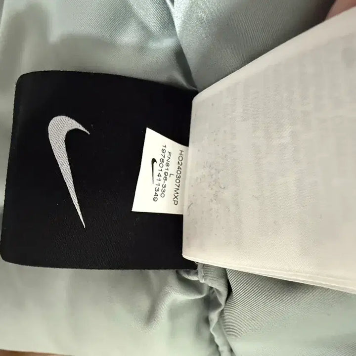 [BUNJANG] Nike x Drake NOCTA Sunset Puffer Jacket Mica Green Cyber L / [A급] 나이키 x 드레이크 녹타 선셋 퍼퍼 자켓 미카 그린 사이버 L(