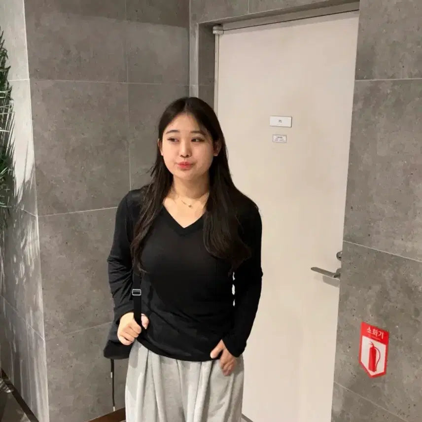 [BUNJANG] V-Neck Black T-Shirt / 새상품 66~88 브이넥 팔뚝 널널함