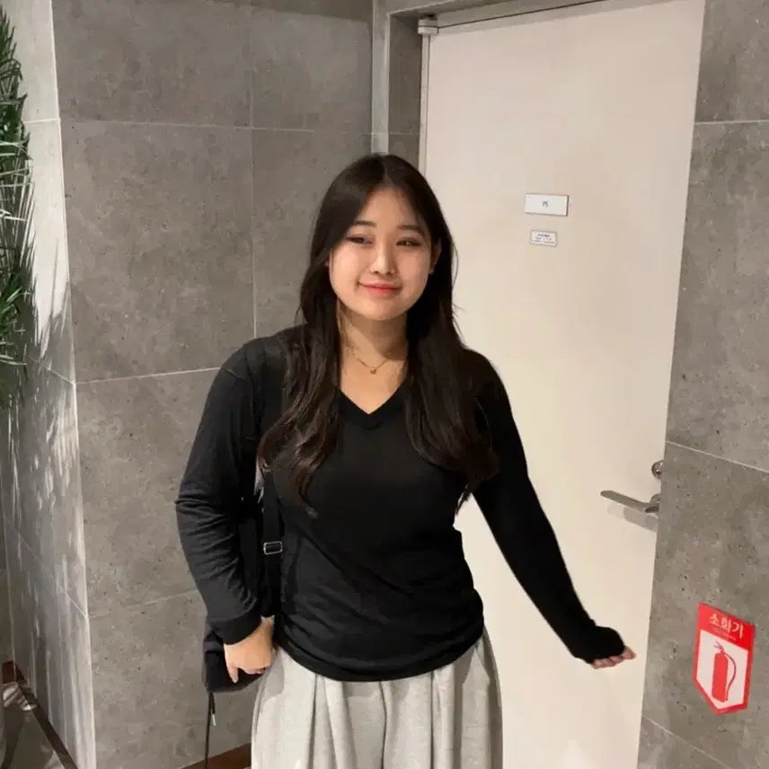 [BUNJANG] V-Neck Black T-Shirt / 새상품 66~88 브이넥 팔뚝 널널함