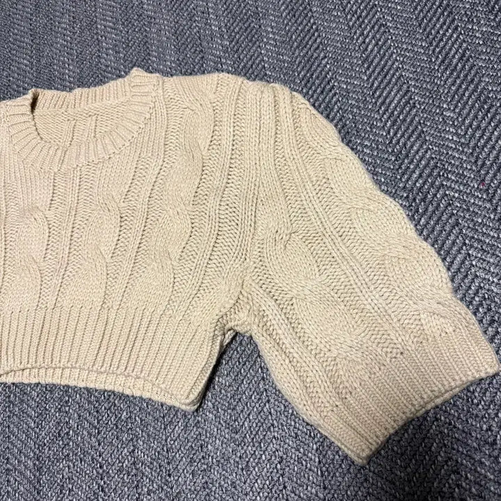 [BUNJANG] Unbranded Beige Crop Knit Sweater / 새상품) 크롭 니트 베이지 퍼프니트 꽈배기니트