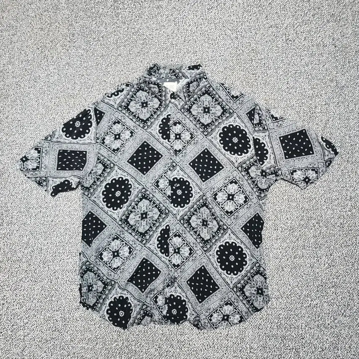 [BUNJANG] Vintage Pattern Short-Sleeve Shirt / [Free] 빈티지 패턴 반팔셔츠 (2804)