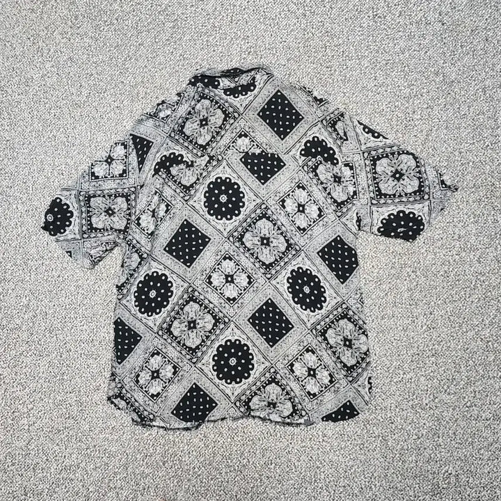[BUNJANG] Vintage Pattern Short-Sleeve Shirt / [Free] 빈티지 패턴 반팔셔츠 (2804)