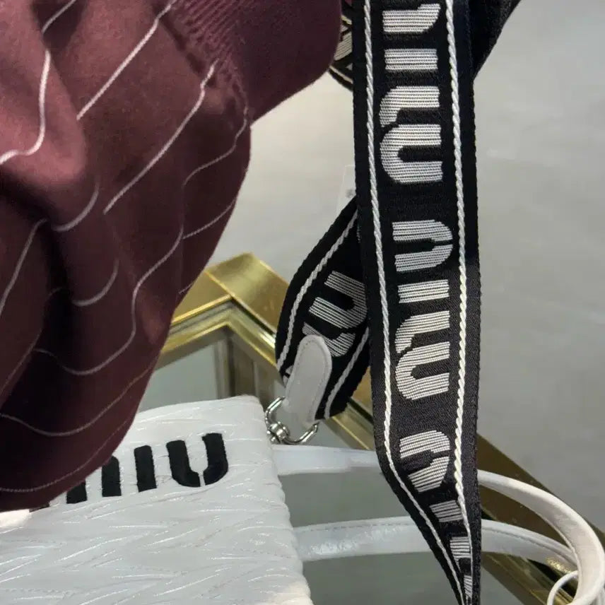 [BUNJANG] Miu Miu White Mini Matelassé 2WAY Bag / 미우미우 화이트 미니 마테라쎄 2WAY백