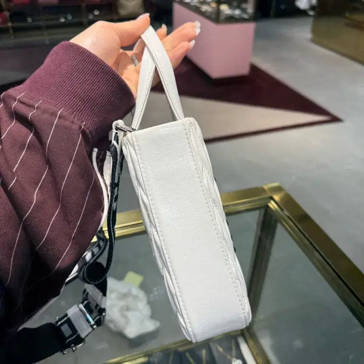 [BUNJANG] Miu Miu White Mini Matelassé 2WAY Bag / 미우미우 화이트 미니 마테라쎄 2WAY백