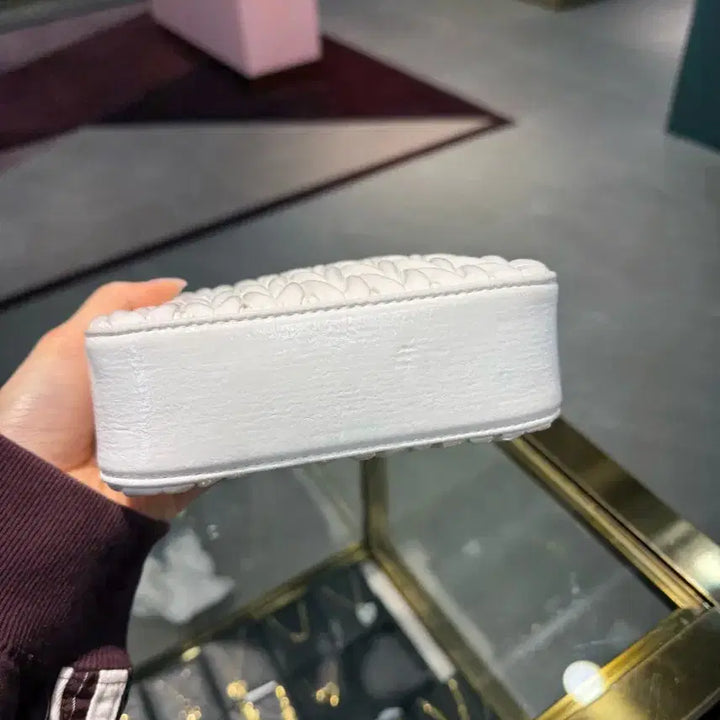 [BUNJANG] Miu Miu White Mini Matelassé 2WAY Bag / 미우미우 화이트 미니 마테라쎄 2WAY백