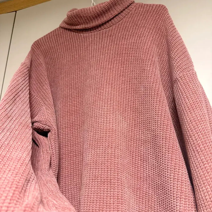 [BUNJANG] Bershka Pink Turtleneck Chenille Knit Sweater / Bershka 핑크색 터틀넥 부드러운 촉감의 셔닐 니트 667788 정도