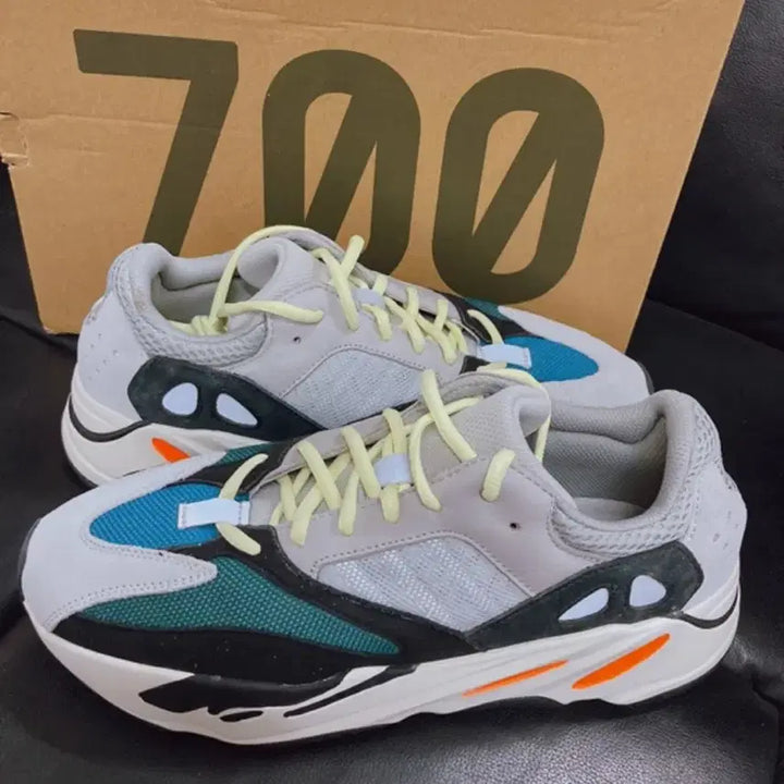 [BUNJANG] Adidas Yeezy Boost 700 OG Wave Runner Sample Sneakers / Kanye Yeezy 이지 부스트 700 OG 웨이브러너 Sample