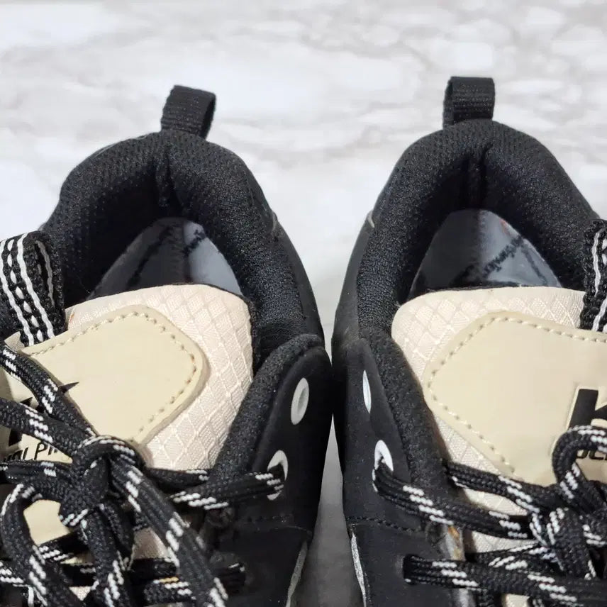 [BUNJANG] Trekking Shoes (Women's) Size 235 / 콜핑 여성 트레킹화 등산화 235 (신1110)