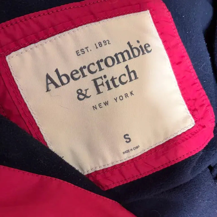 [BUNJANG] Abercrombie &amp; Fitch Cam Shell Padded Jacket Red / 아베크롬비 캠쉘 패딩 레드