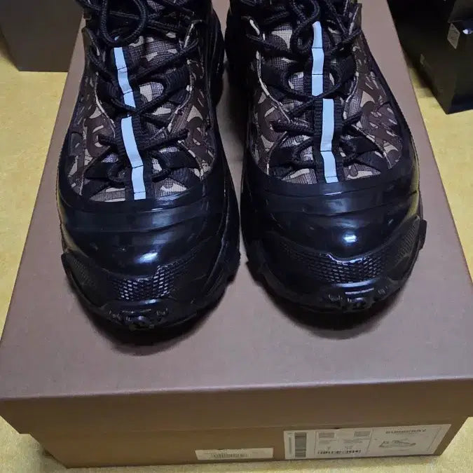 [BUNJANG] Burberry Arthur Monogram Sneakers / 버버리 아서 모노그램 스니커즈 40