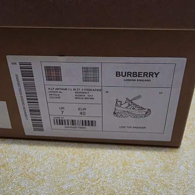 [BUNJANG] Burberry Arthur Monogram Sneakers / 버버리 아서 모노그램 스니커즈 40