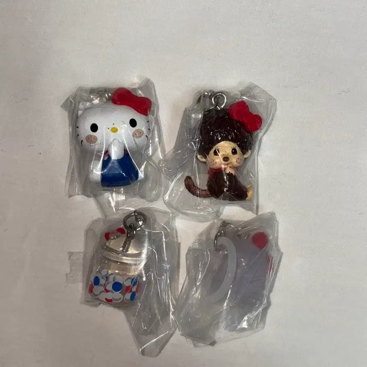 [BUNJANG] Monchhichi x Hello Kitty Mejirushi Gacha Bundle Set / 몬치치 X 헬로키티 메지루시 가챠 4종 일괄 미개봉