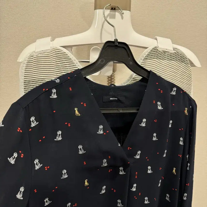 [BUNJANG] Hazzys Navy Blouse / 헤지스 블라우스