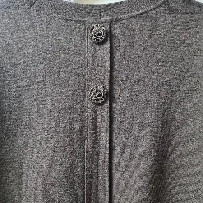 [BUNJANG] Raat Button Panel Knit Top / 래트 버튼 패널 니트 탑