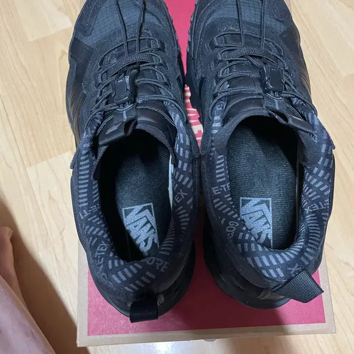 [SOLD OUT] 반스 MTE 크로스패스 XC 고어텍스 블랙아웃 280사이즈