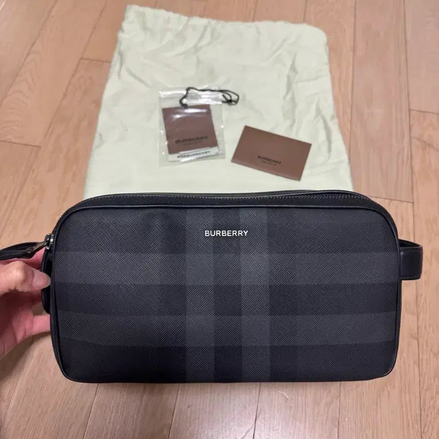 [BUNJANG] Burberry Check and Leather Travel Pouch / 버버리 체크 앤 레더 트래블 파우치