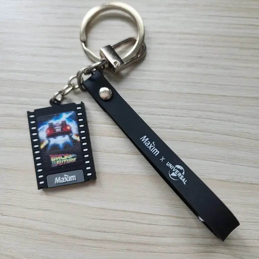 [BUNJANG] Maxim x Universal Back to the Future Keyring / 백 투 더 퓨처 키링