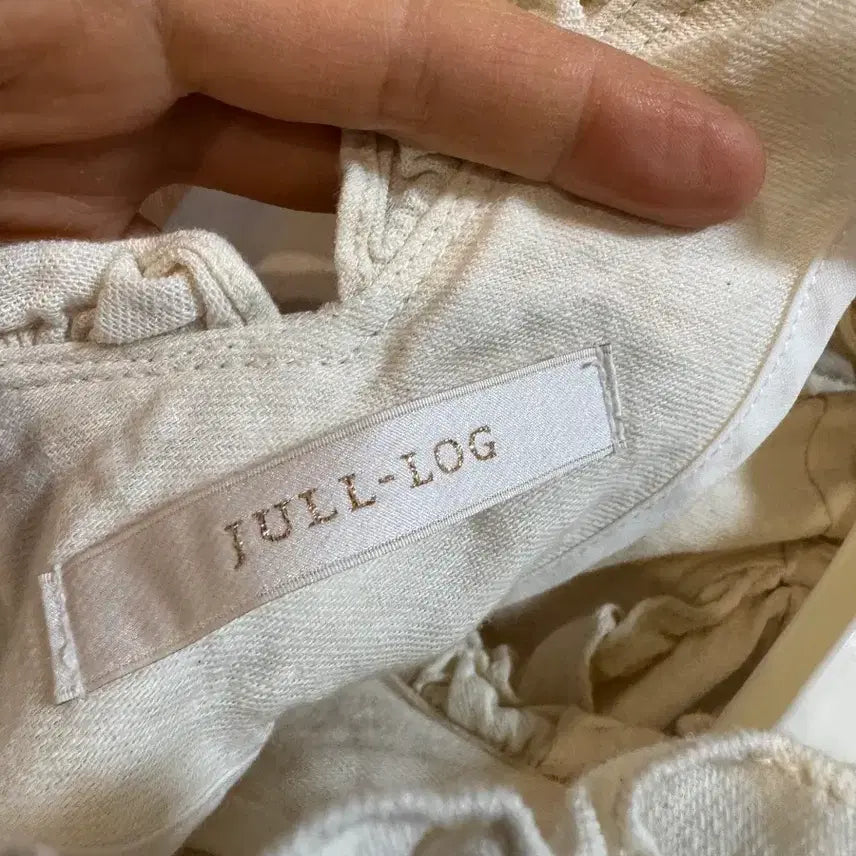 [BUNJANG] Jull Log Ivory Frill Jumpsuit / 25ss jull log 줄로그 프릴 점프수트 아이보리