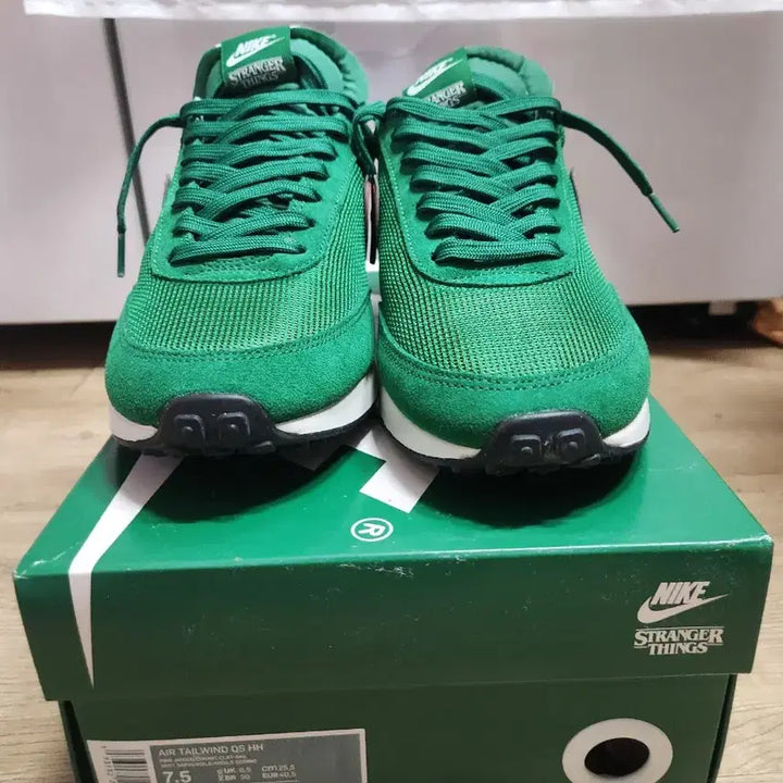 [BUNJANG] Nike x Stranger Things Tailwind 79 Green Hawkins Sneakers / 나이키 x 기묘한 이야기 테일윈드 79 그린 호킨스 255