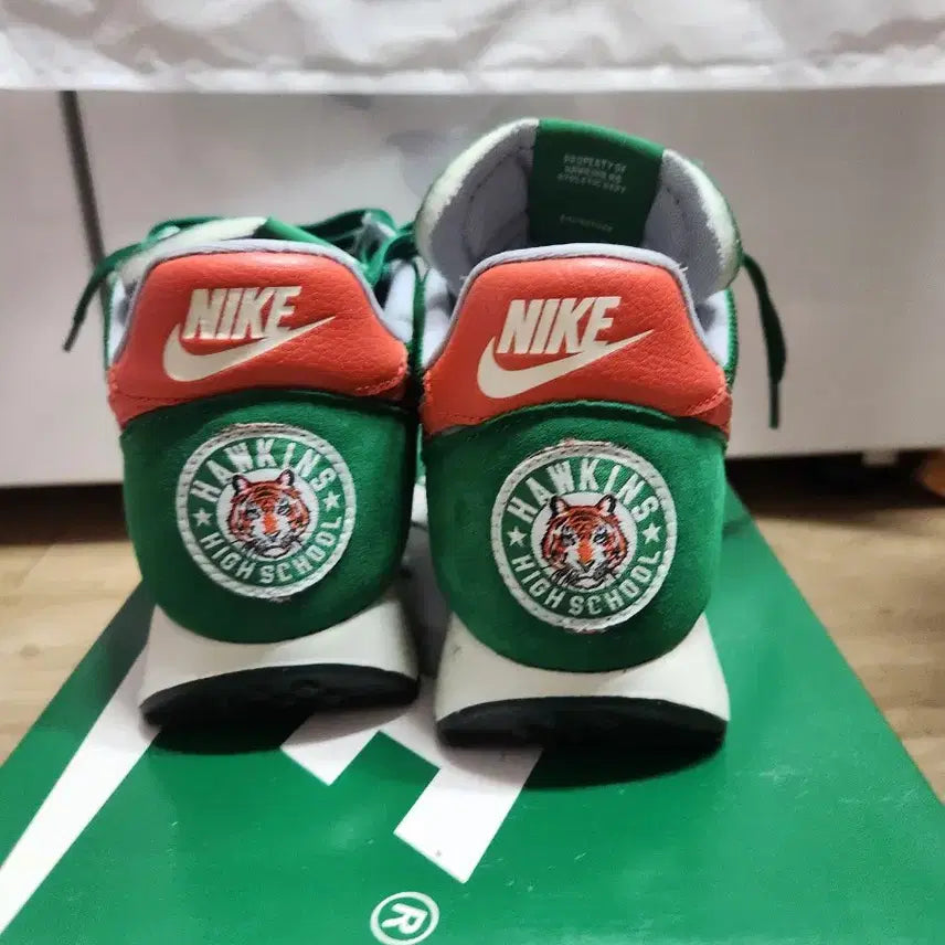 [BUNJANG] Nike x Stranger Things Tailwind 79 Green Hawkins Sneakers / 나이키 x 기묘한 이야기 테일윈드 79 그린 호킨스 255