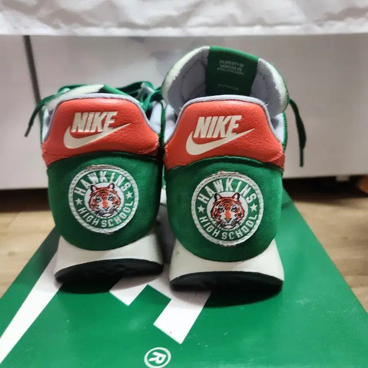 [BUNJANG] Nike x Stranger Things Tailwind 79 Green Hawkins Sneakers / 나이키 x 기묘한 이야기 테일윈드 79 그린 호킨스 255