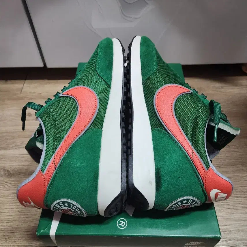 [BUNJANG] Nike x Stranger Things Tailwind 79 Green Hawkins Sneakers / 나이키 x 기묘한 이야기 테일윈드 79 그린 호킨스 255
