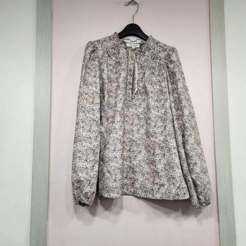[BUNJANG] Thursday Island Flower Pattern Blouse / 써스데이아일랜드 플라워패턴블라우스