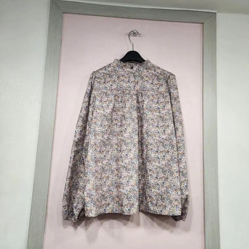 [BUNJANG] Thursday Island Flower Pattern Blouse / 써스데이아일랜드 플라워패턴블라우스