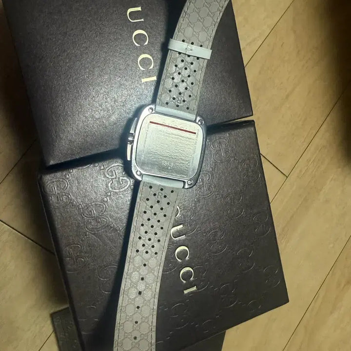 [BUNJANG] Gucci Watch Blue Dial White Leather Strap / 구찌 시계 블루 다이얼 화이트 가죽 스트랩