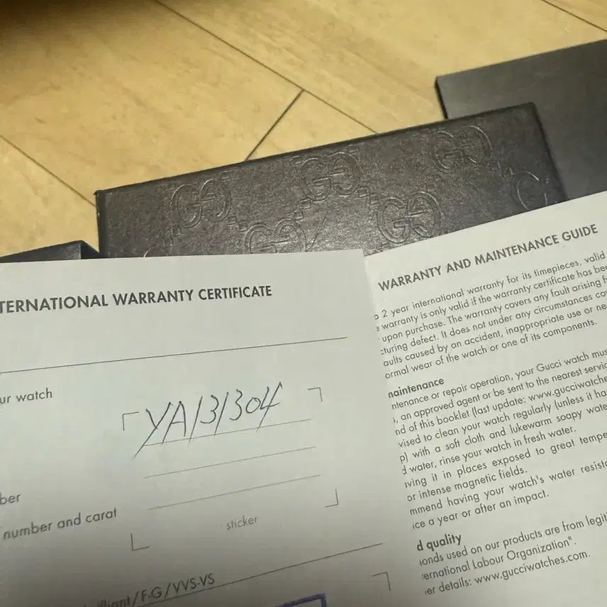 [BUNJANG] Gucci Watch Blue Dial White Leather Strap / 구찌 시계 블루 다이얼 화이트 가죽 스트랩