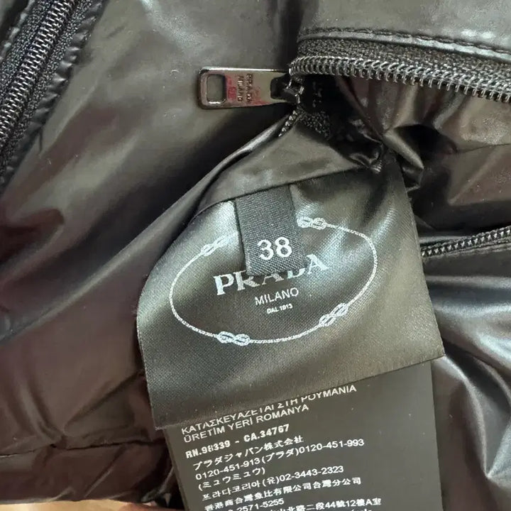 [BUNJANG] Prada Re-Nylon Cropped Padded Jacket / 프라다 리나일론 크롭 패딩