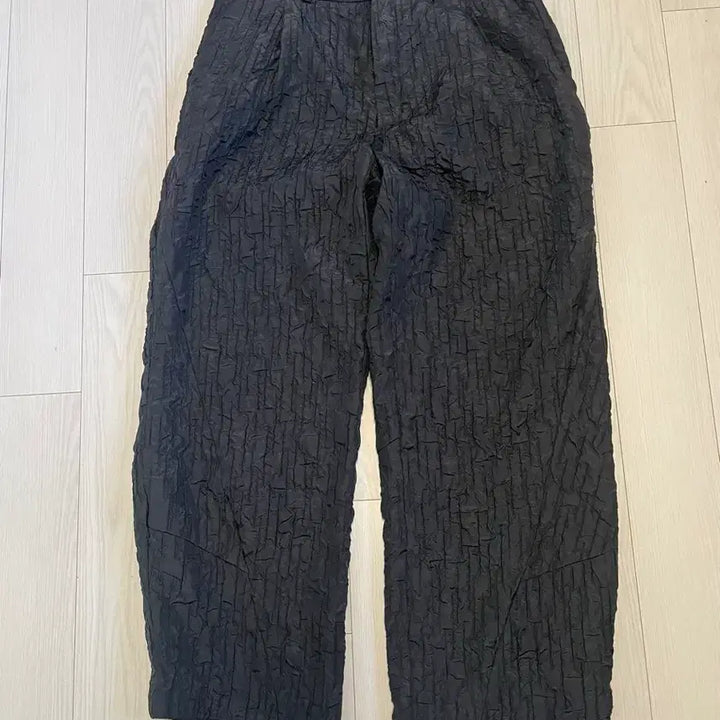 [BUNJANG] Hatchingroom Triangle Trousers Crease Black [3] / [최종인하] 해칭룸 트라이앵글 트라우저 크리즈 블랙 [3]