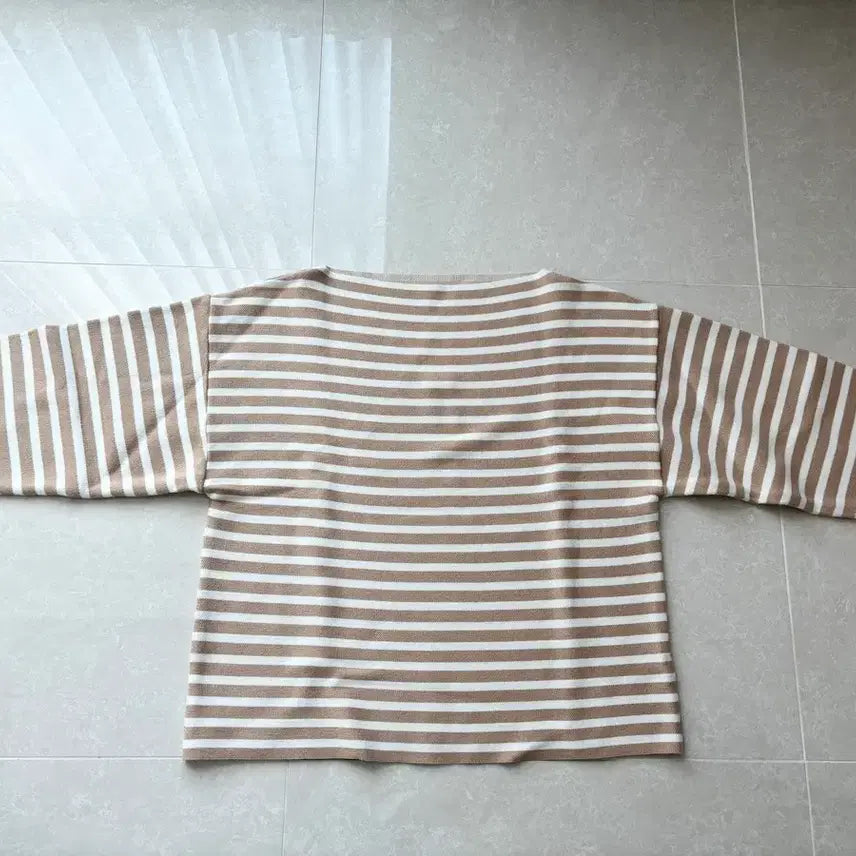 [BUNJANG] Biffishop Romantic Stripe Sweatshirt / 비피샵 로맨틱 스트라이프 스웻셔츠