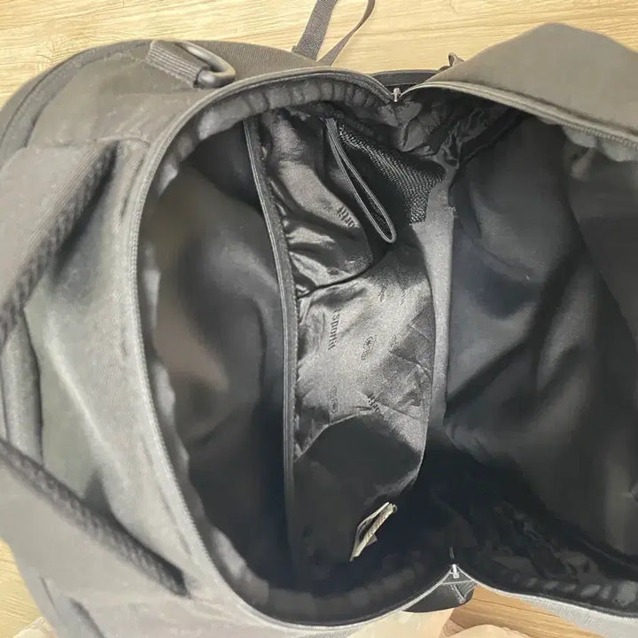 [BUNJANG] Le Coq Sportif Black Convertible Backpack / 르꼬끄 블랙 백팩