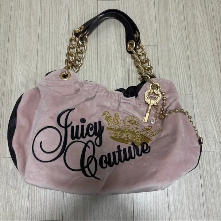 [SOLD OUT] [새상품] 쥬시꾸뛰르 벨벳 숄더백 호보백 갸루 핀터레스트 대대장