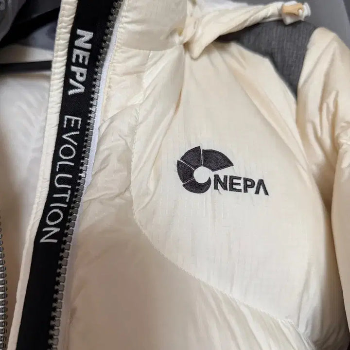 [BUNJANG] Nepa Evolution White Goose Down Padded Jacket / 네파 에볼루션 화이트 구스다운 패딩