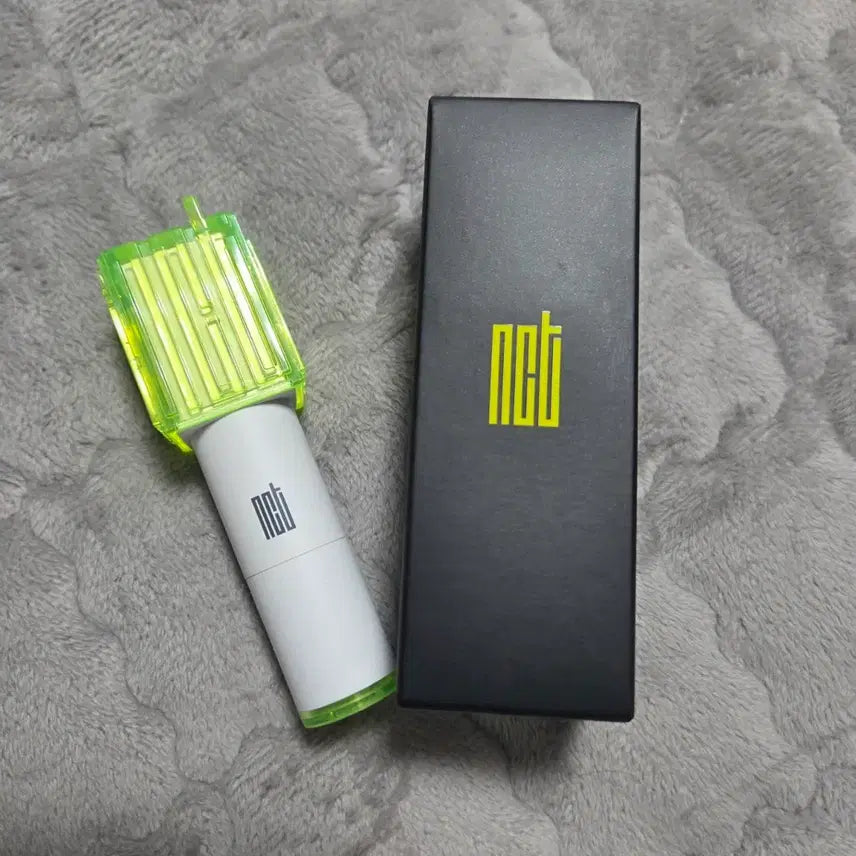 [SOLD OUT] [새상품] nct 응원봉 립밤 엔시티 팬라이트 아모레