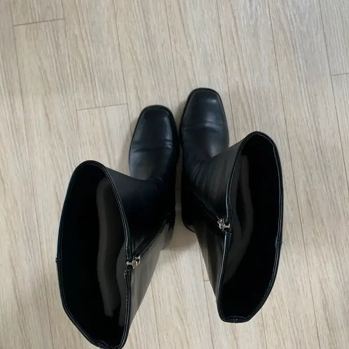 [SOLD OUT] 슈아떼 자체제작 다니엘 스퀘어토 심플 롱부츠